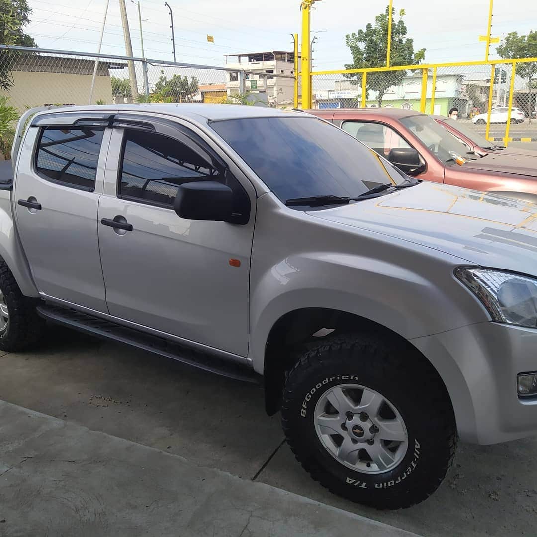 Pulido de camionetas doble cabina en ecuador